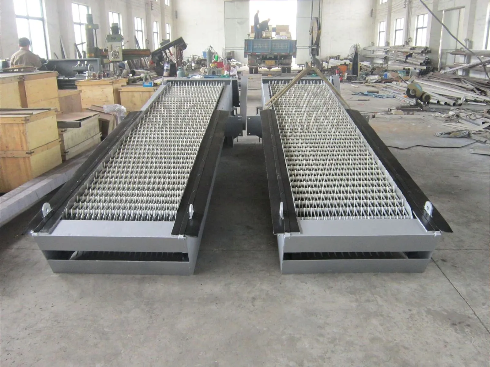 Mechanical bar screen for wastewater pretreatment